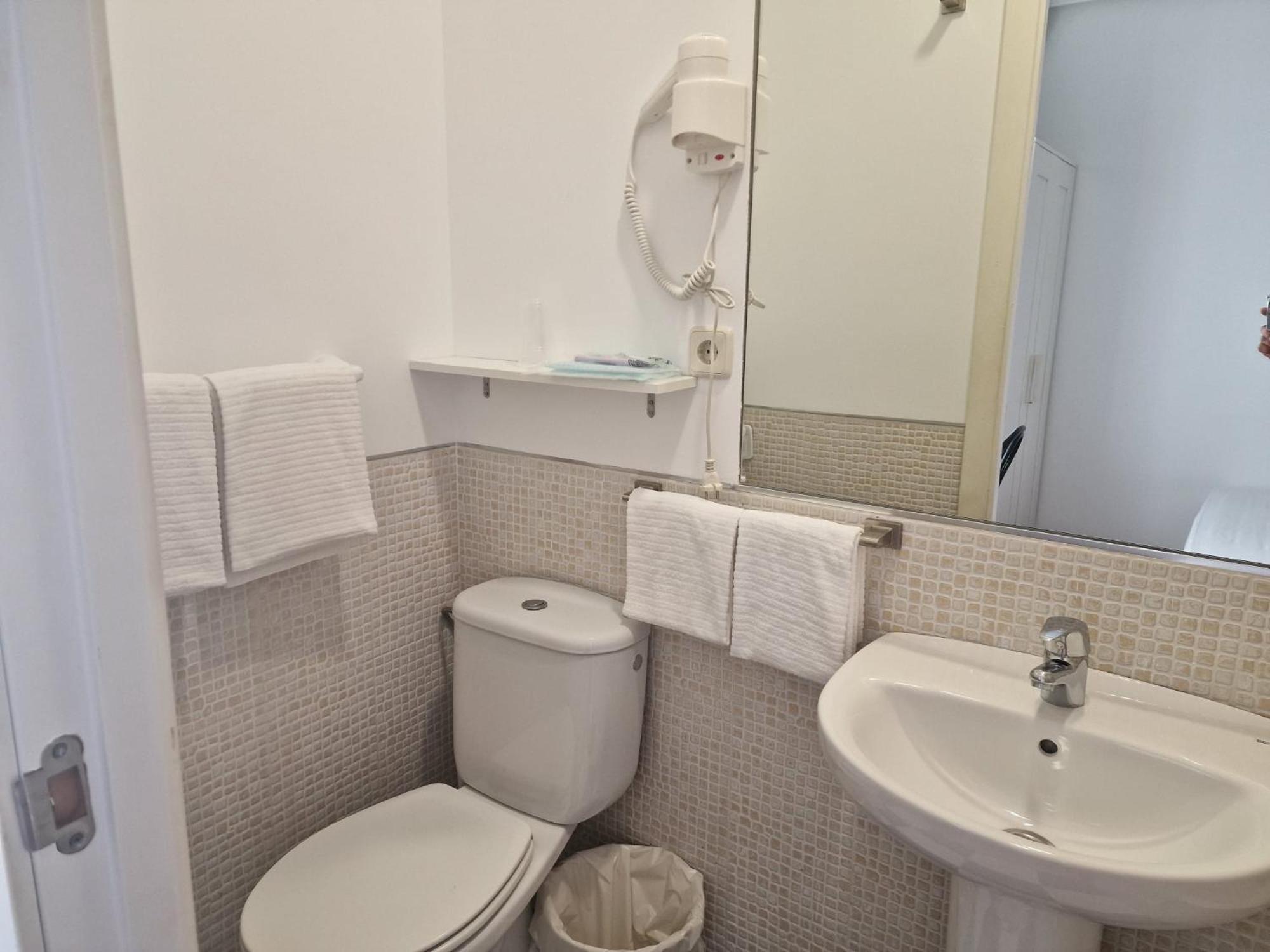 Pension Navarra Madrid Extérieur photo