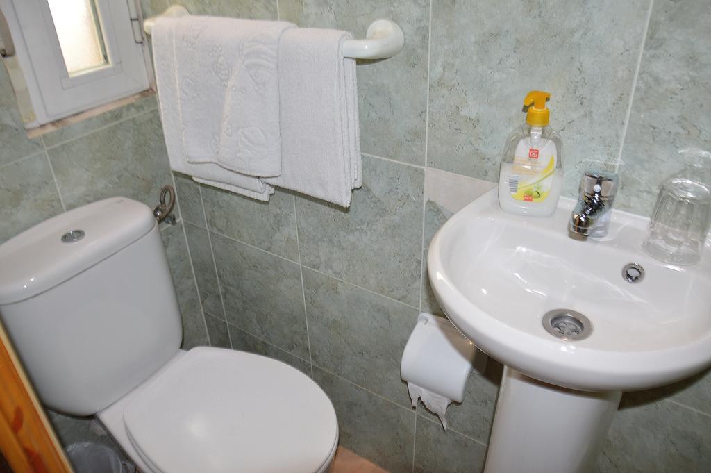 Pension Navarra Madrid Extérieur photo