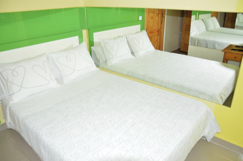 Pension Navarra Madrid Extérieur photo